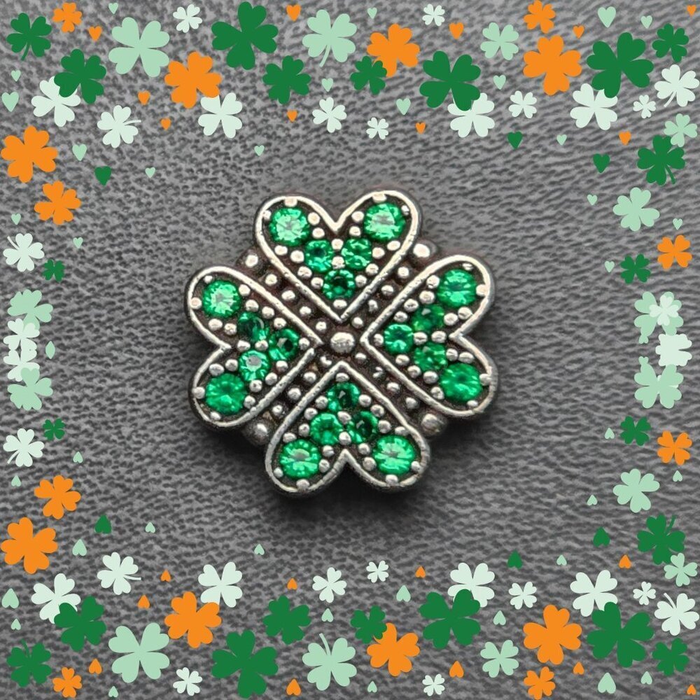 Green‎ Clover Charm With Heart Petal Design in 925 Silver (NWOT)